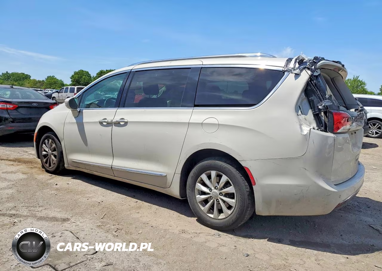 2019 Chrysler Pacifica Touring L VIN:2C4RC1BG1KR668347 - 2
