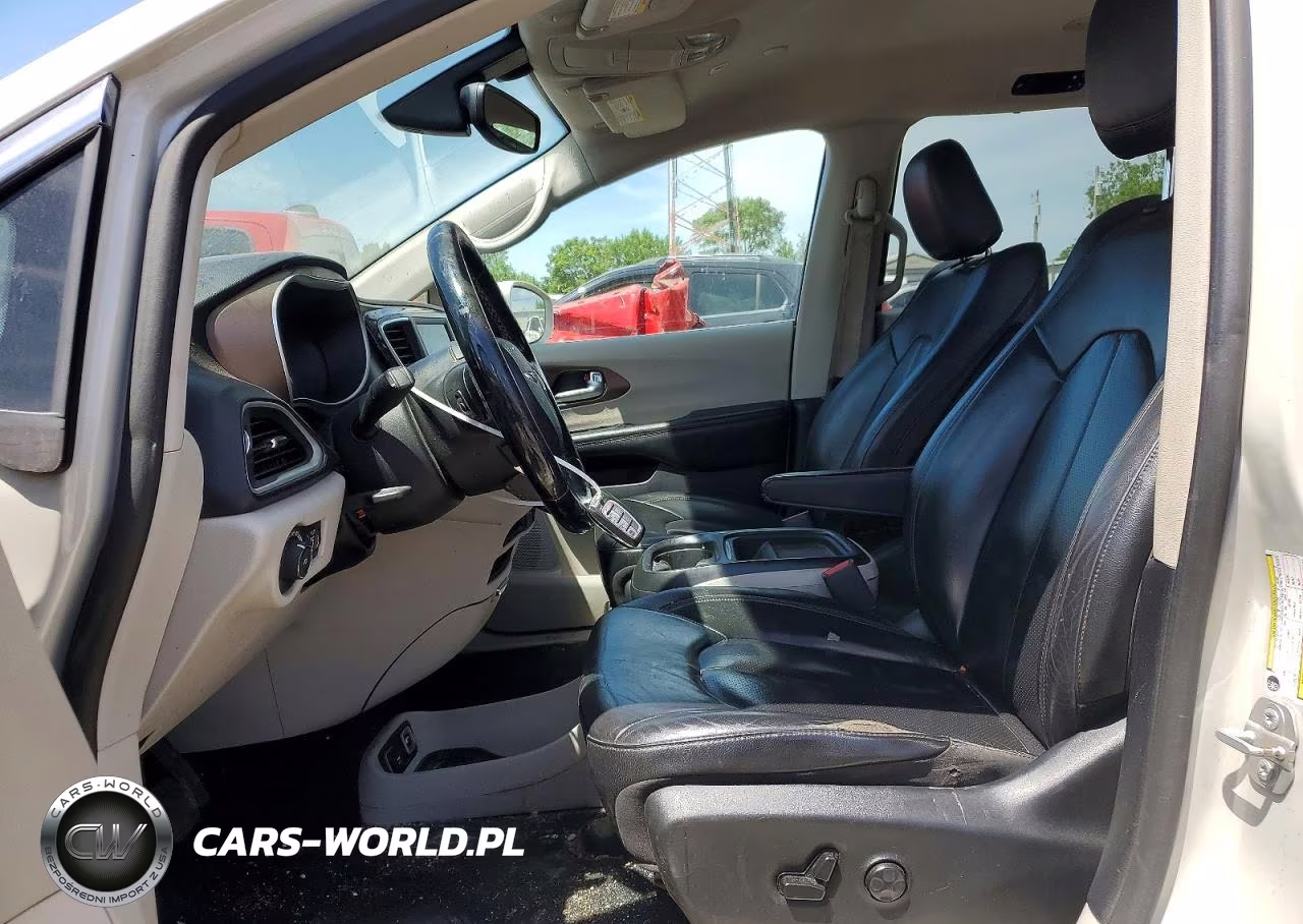 2019 Chrysler Pacifica Touring L VIN:2C4RC1BG1KR668347 - 7