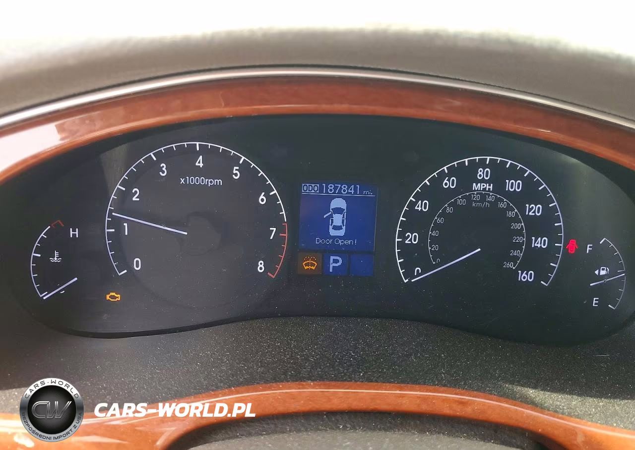 2013 Hyundai Genesis 3.8L VIN:KMHGC4DD1DU243112 - 9