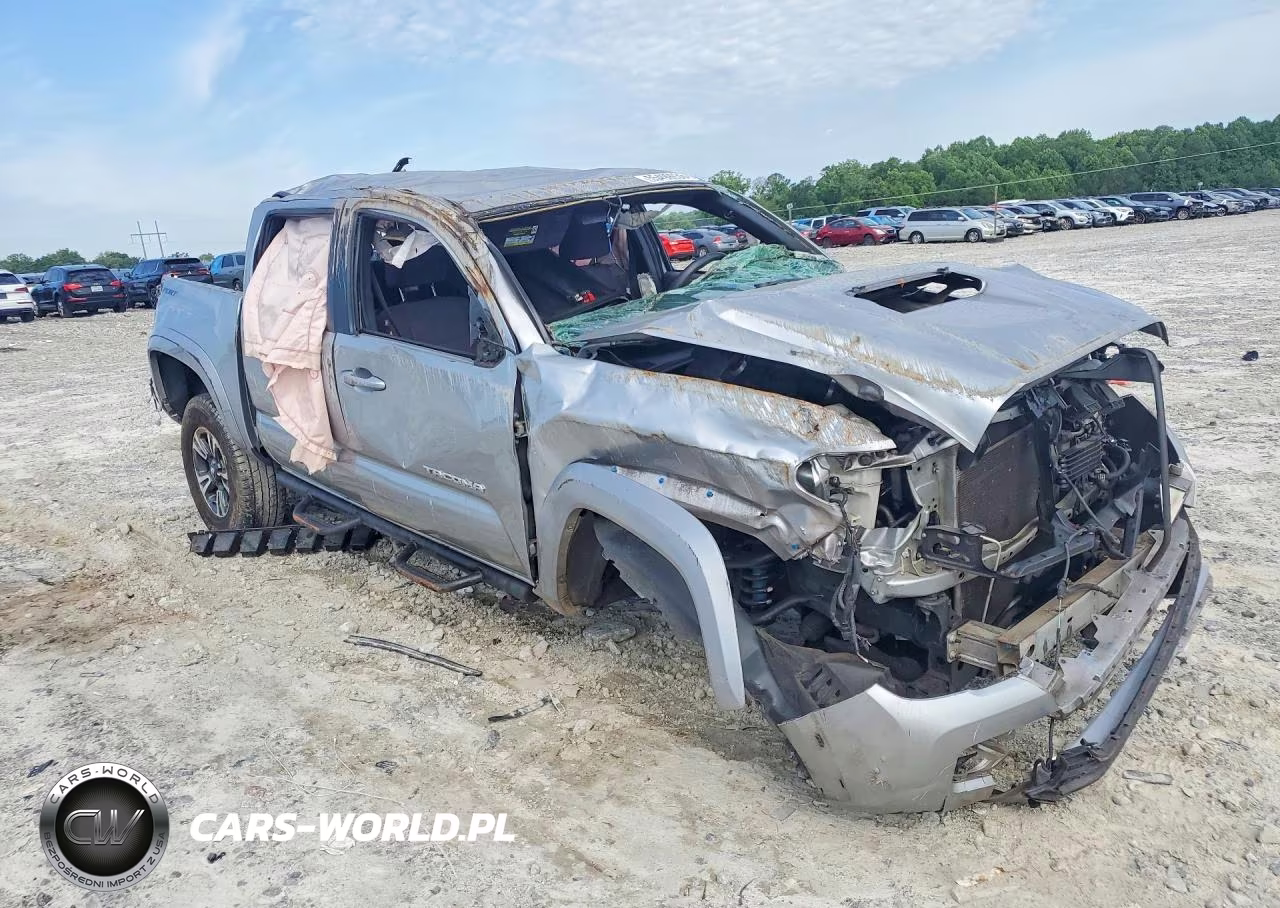2018 Toyota Tacoma Trd Sport VIN:5TFAZ5CN2JX057677 - 4