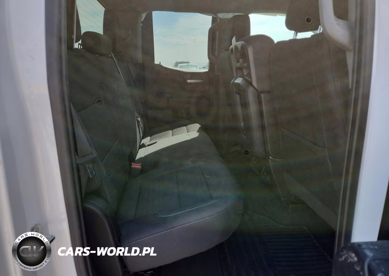 2022 Chevrolet Silverado K1500 Custom VIN:1GCRDBEK6NZ635566 - 10