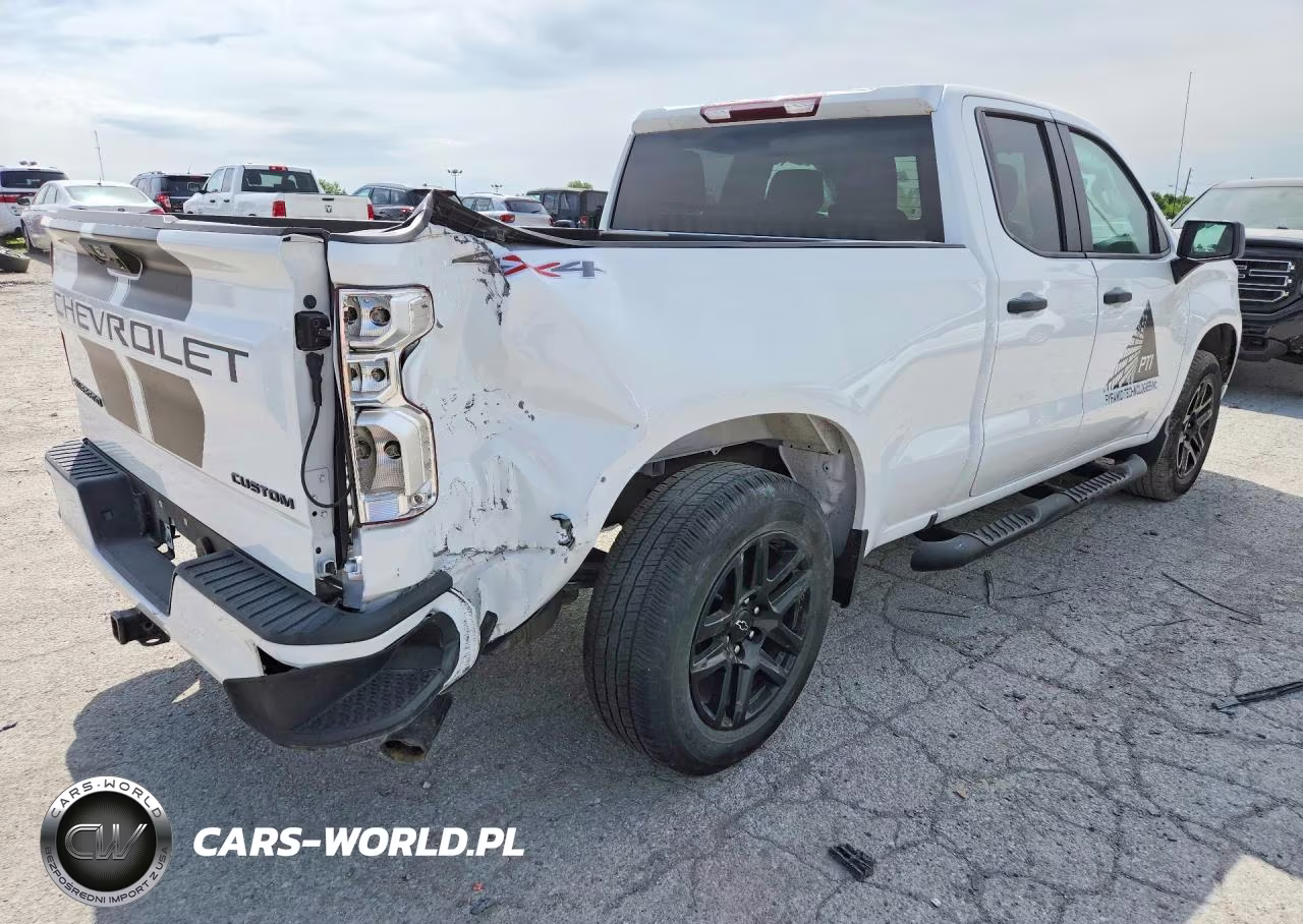 2022 Chevrolet Silverado K1500 Custom VIN:1GCRDBEK6NZ635566 - 3