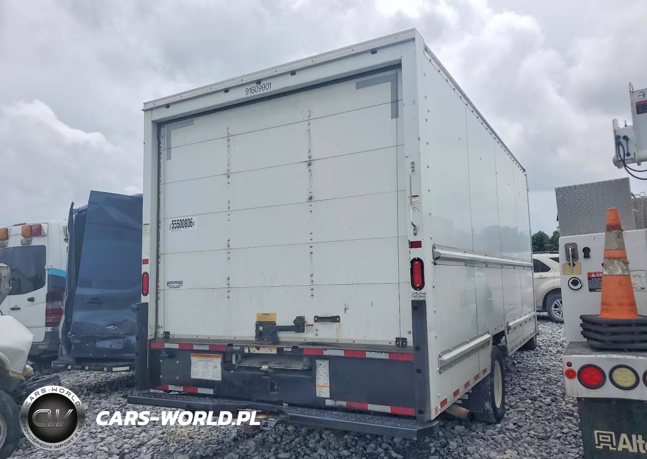 2018 GMC Savana Box Truck VIN:7GZ37TCG0JN900990 - 3