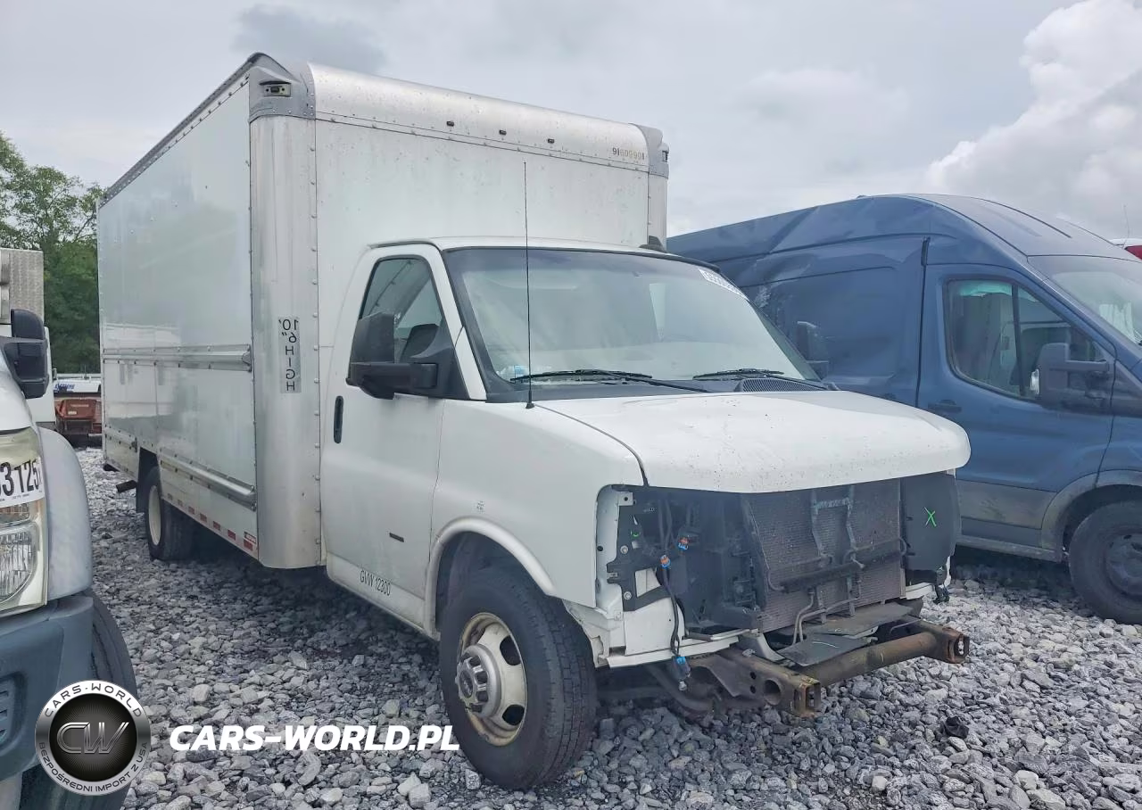 2018 GMC Savana Box Truck VIN:7GZ37TCG0JN900990 - 4