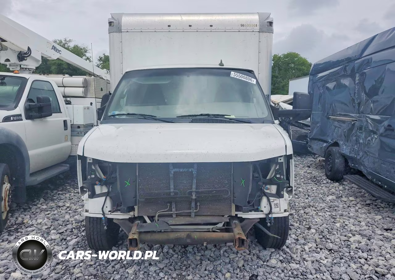 2018 GMC Savana Box Truck VIN:7GZ37TCG0JN900990 - 5