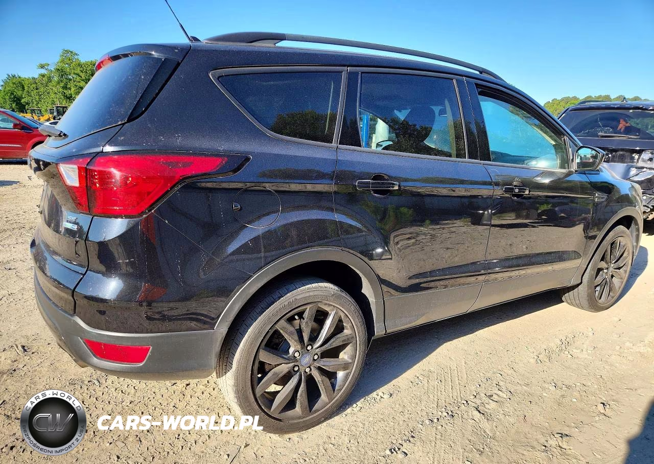 2019 Ford Escape Se VIN:1FMCU9GD4KUA50910 - 3