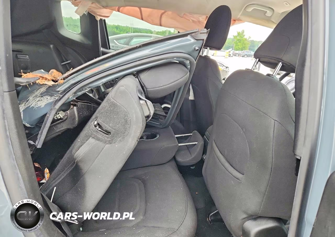 2018 Jeep Renegade Latitude VIN:ZACCJBBB6JPG97528 - 10