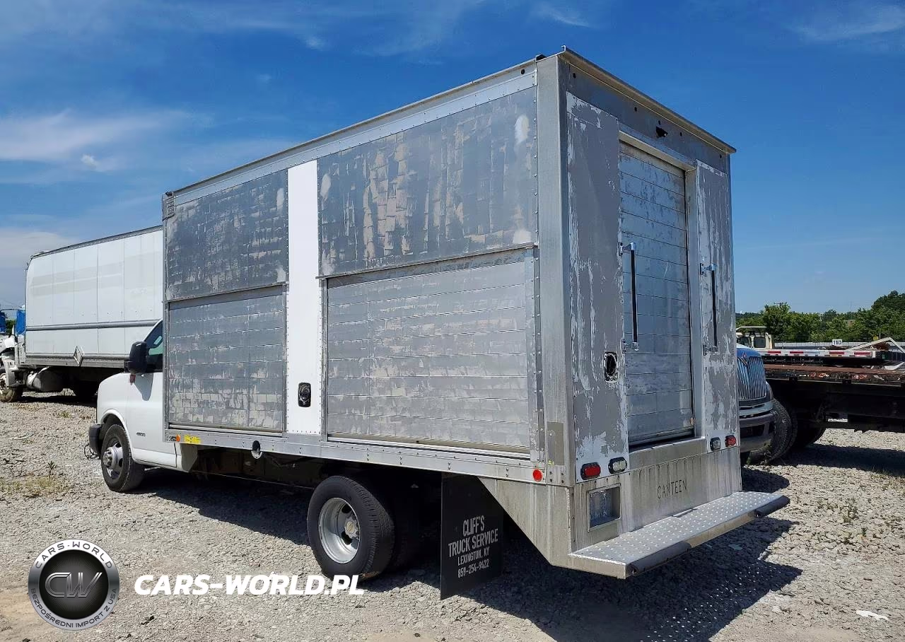 2016 Chevrolet Express G4500 VIN:1GB6GUCG3G1126139 - 3