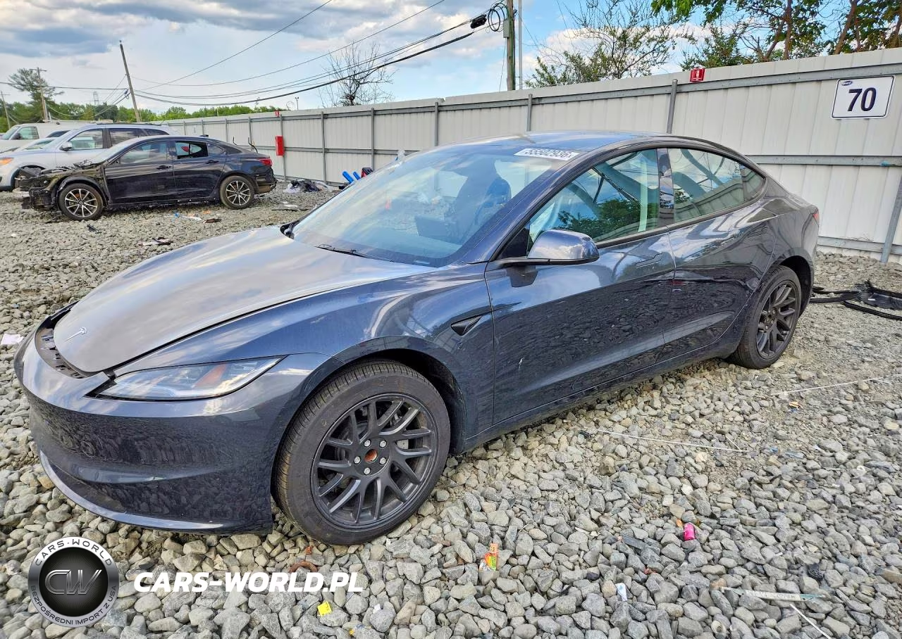 2025 Tesla Model 3 – zdjęcie 1 z 12
