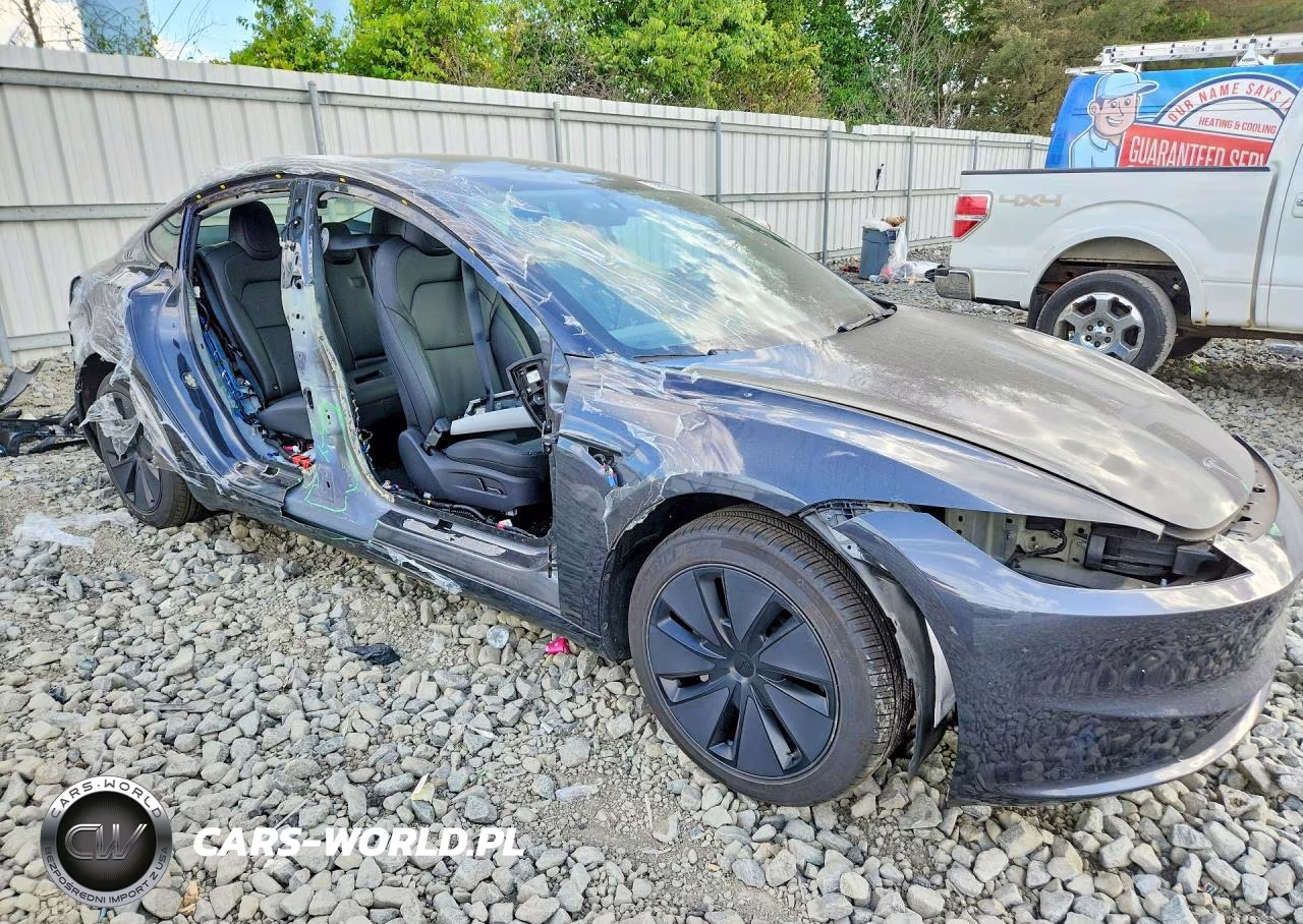 2025 Tesla Model 3 VIN:5YJ3E1EA8SF911039 - 4