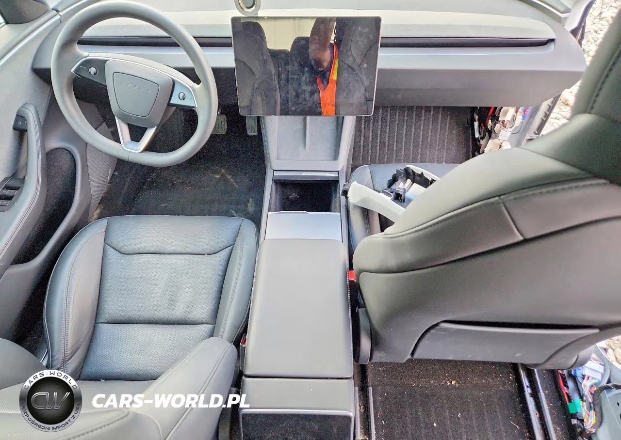 2025 Tesla Model 3 VIN:5YJ3E1EA8SF911039 - 8