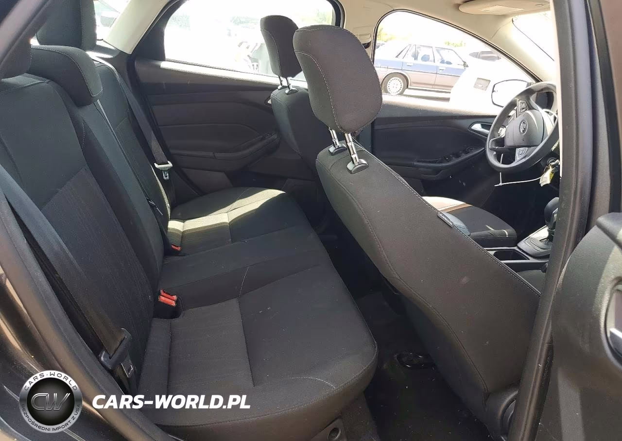 2018 Ford Focus Se VIN:1FADP3FE3JL226055 - 10