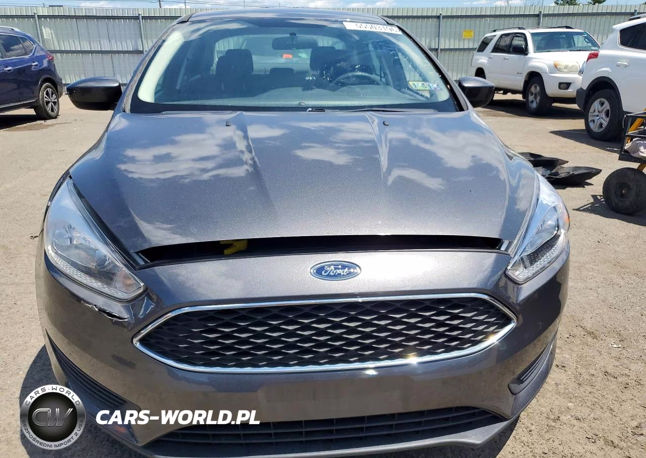 2018 Ford Focus Se VIN:1FADP3FE3JL226055 - 5