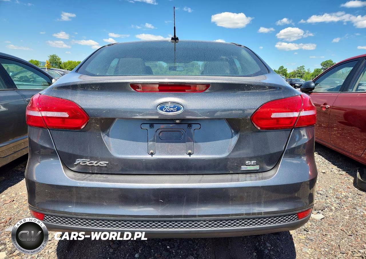 2018 Ford Focus Se VIN:1FADP3FE3JL226055 - 6