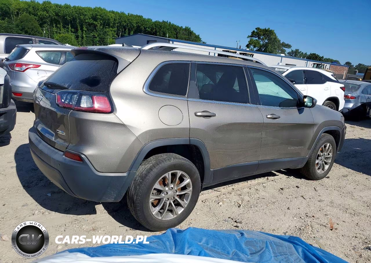 2019 Jeep Cherokee Latitude Plus VIN:1C4PJMLB2KD105442 - 3
