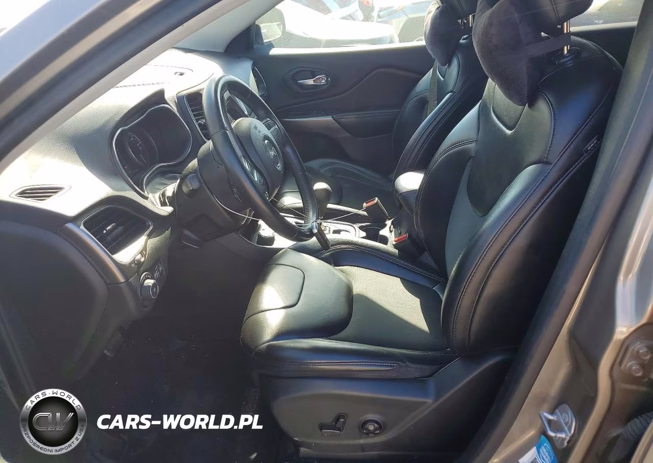 2019 Jeep Cherokee Latitude Plus VIN:1C4PJMLB2KD105442 - 7