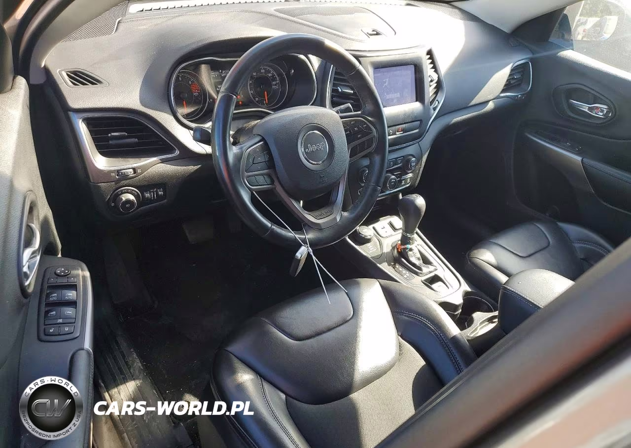 2019 Jeep Cherokee Latitude Plus VIN:1C4PJMLB2KD105442 - 8