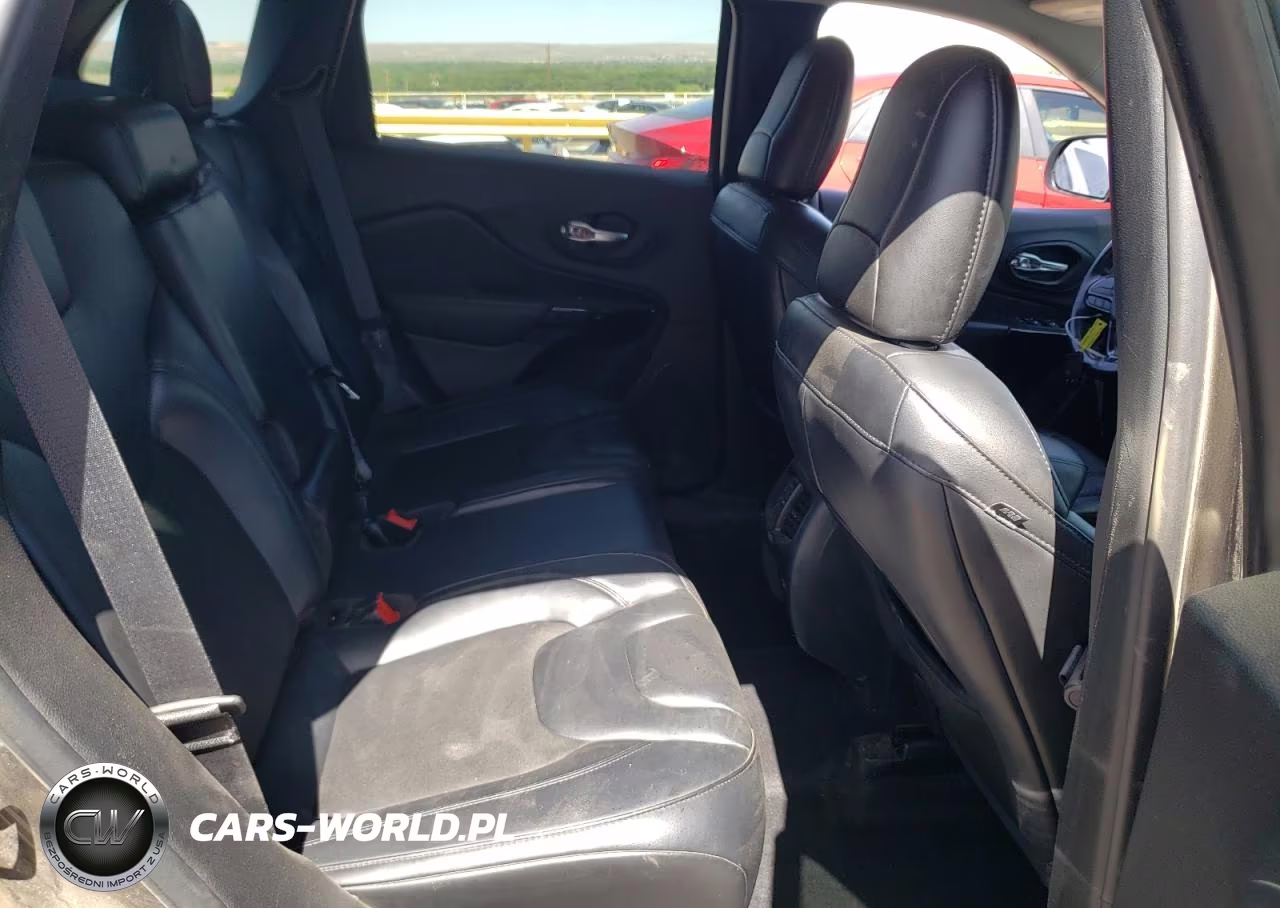 2021 Jeep Cherokee Latitude Plus VIN:1C4PJLLB2MD155884 - 10