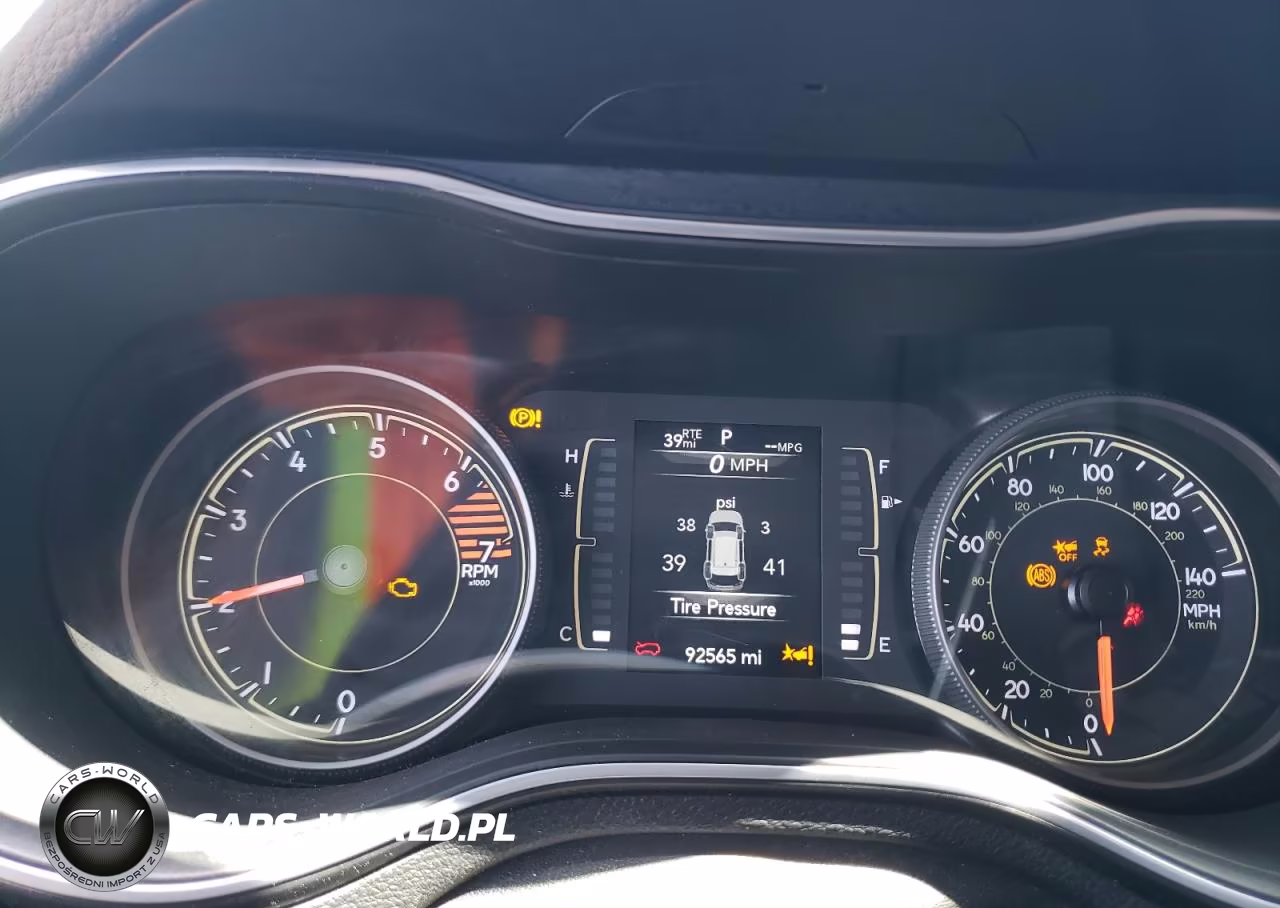 2021 Jeep Cherokee Latitude Plus VIN:1C4PJLLB2MD155884 - 9