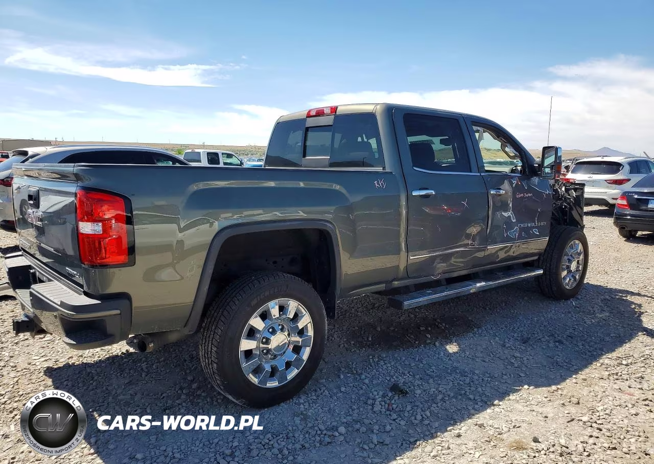 2018 GMC Sierra K2500 Denali VIN:1GT12UEY1JF126161 - 3