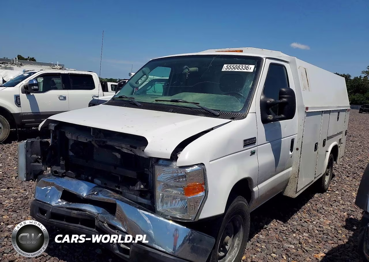2014 Ford Econoline E350 Super Duty Cutaway Van