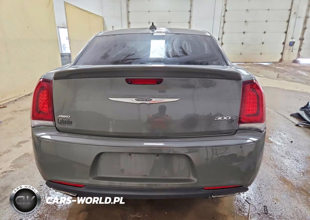 2017 Chrysler 300 S VIN:2C3CCAGGXHH527066 - 6