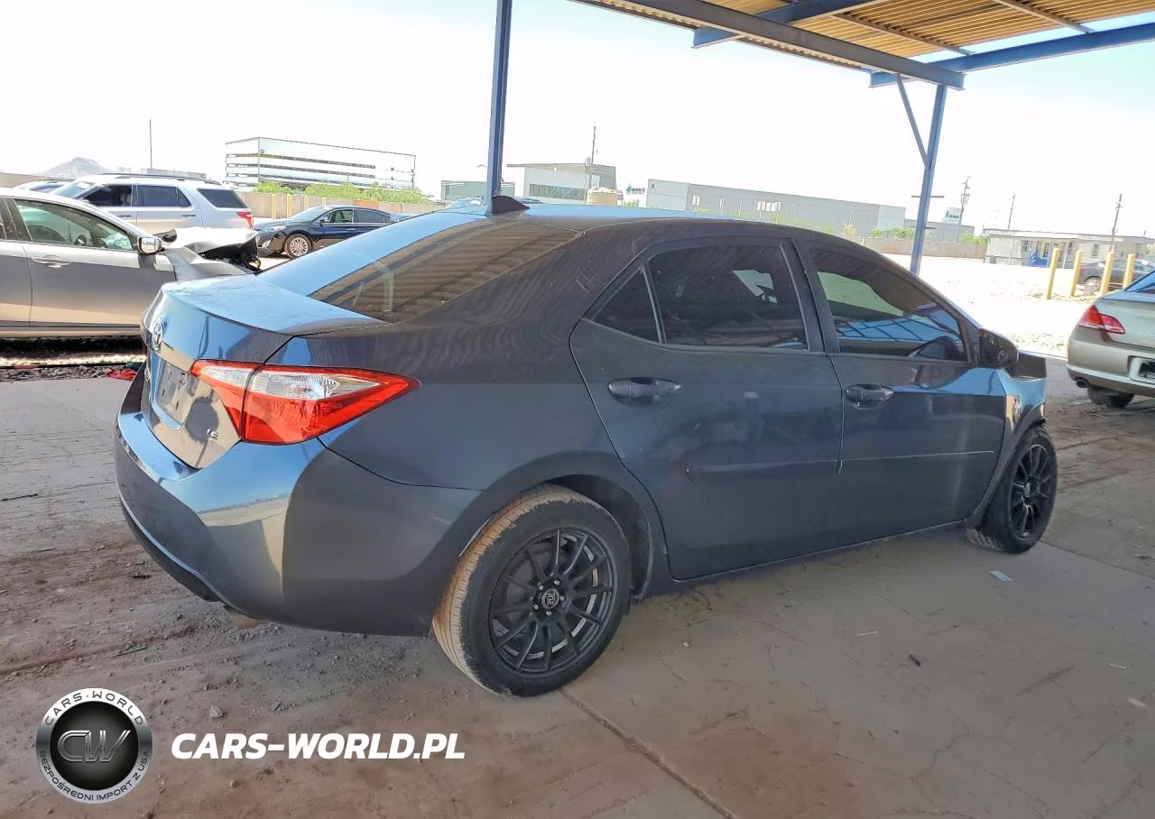 2015 Toyota Corolla Le VIN:5YFBURHE2FP251456 - 3