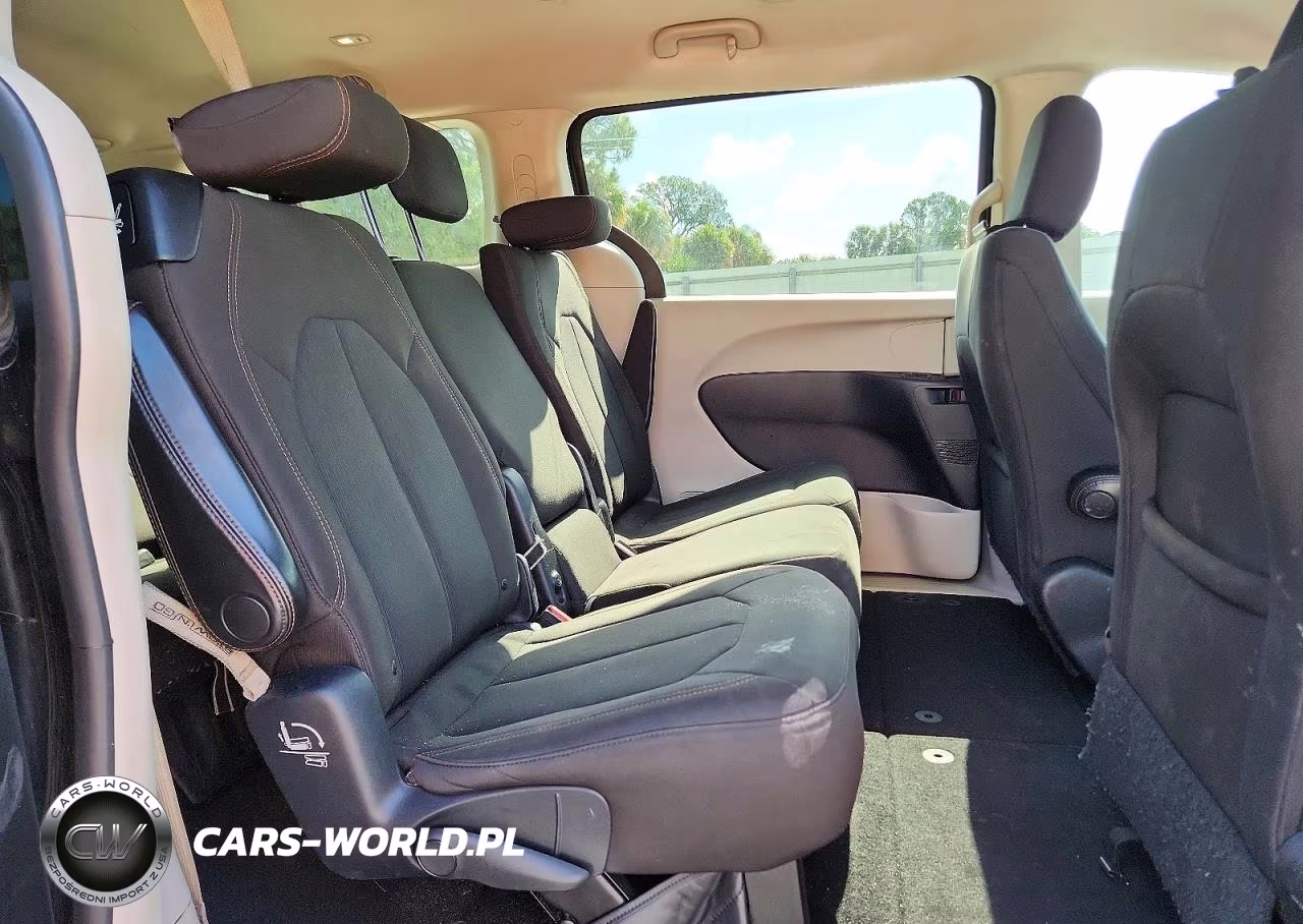 2017 Chrysler Pacifica Touring VIN:2C4RC1DG5HR513175 - 11