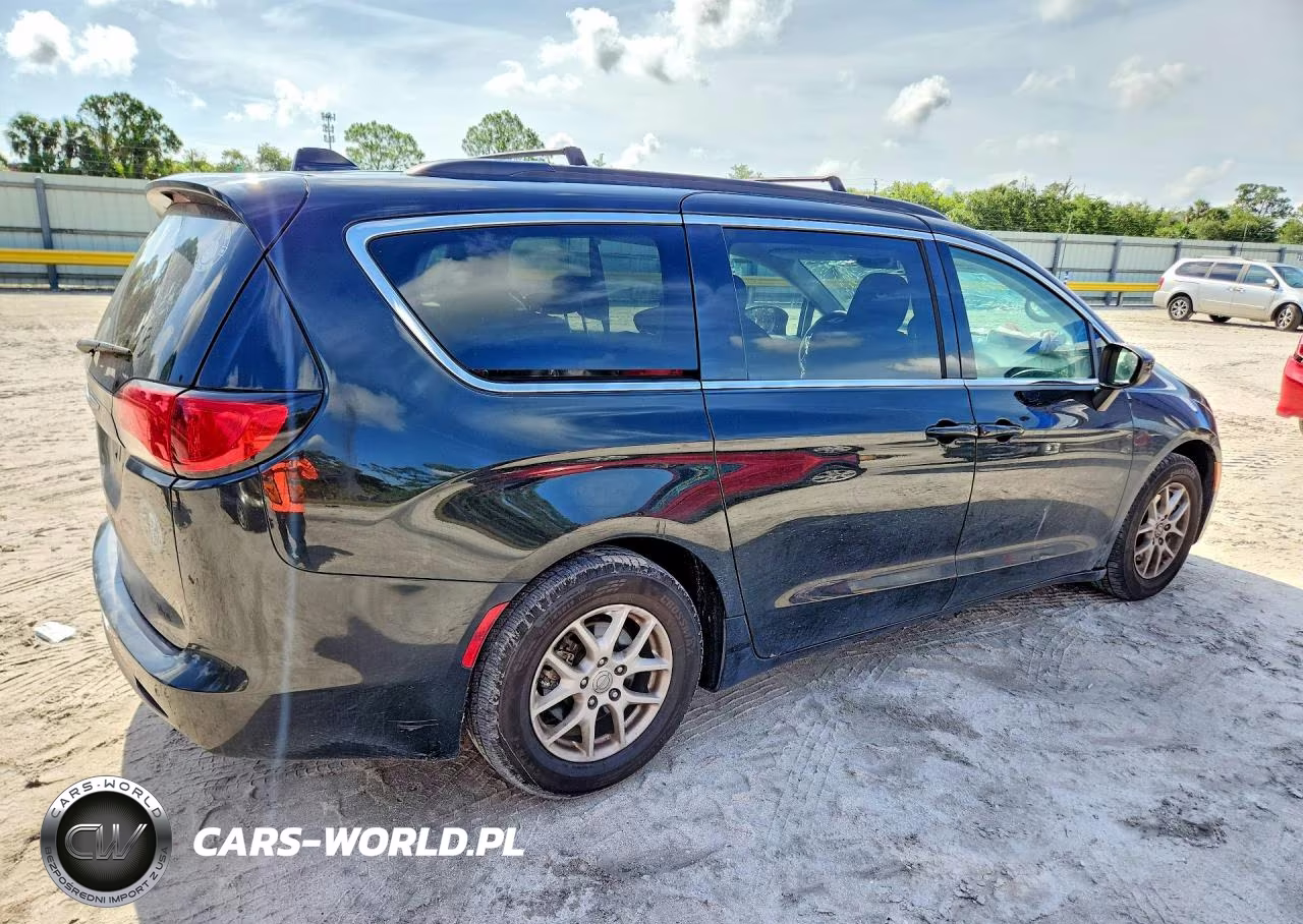 2017 Chrysler Pacifica Touring VIN:2C4RC1DG5HR513175 - 3