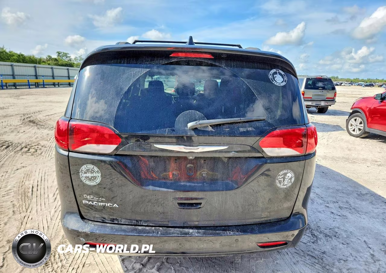 2017 Chrysler Pacifica Touring VIN:2C4RC1DG5HR513175 - 6
