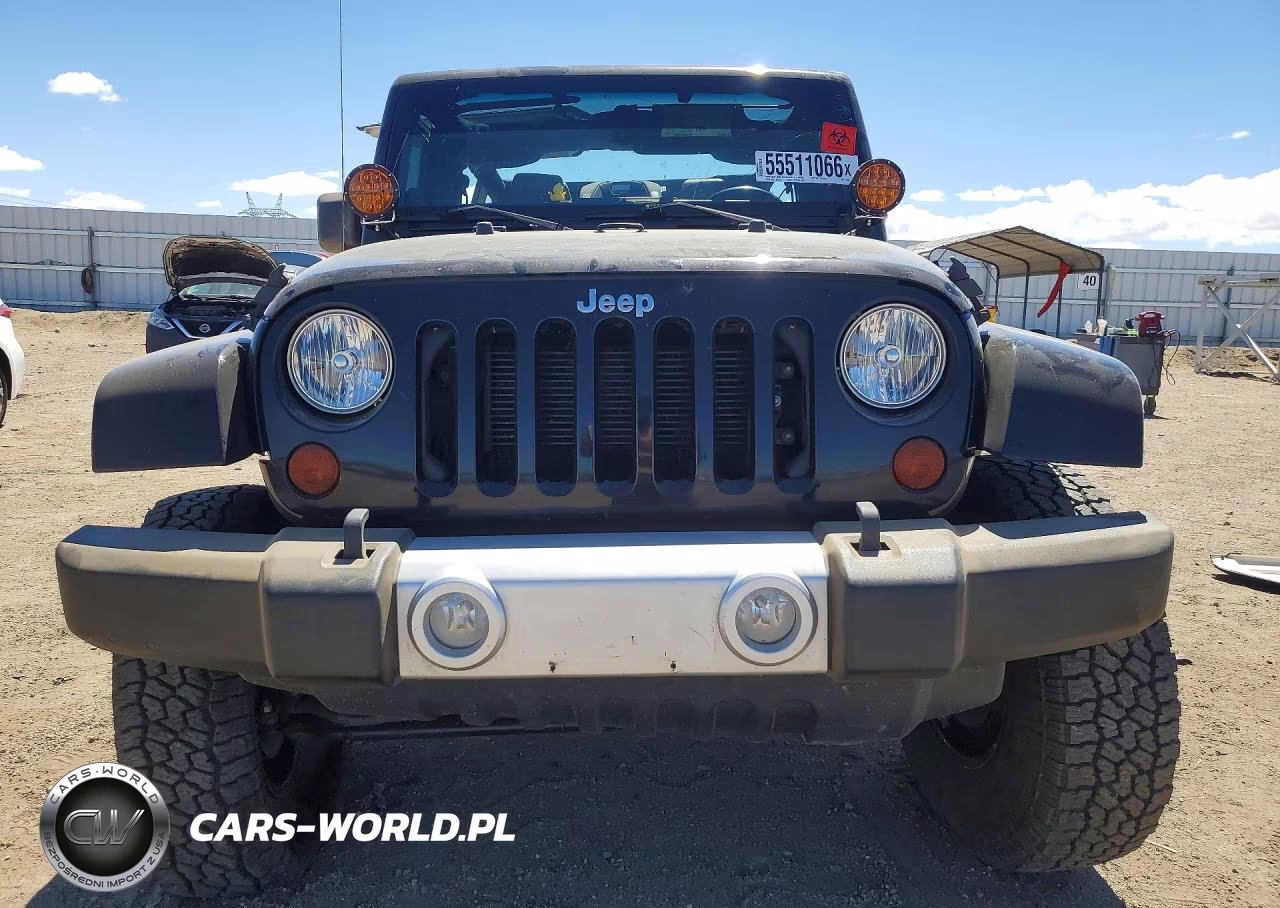 2012 Jeep Wrangler Unlimited Sahara VIN:1C4HJWEG2CL134598 - 5