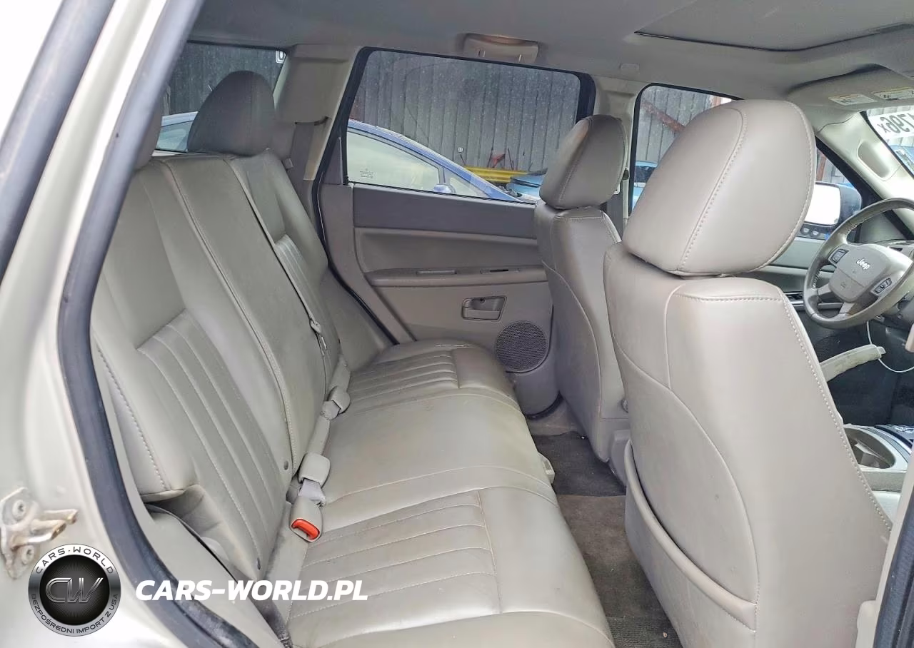 2007 Jeep Grand Cherokee Laredo VIN:1J8GR48KX7C606148 - 10