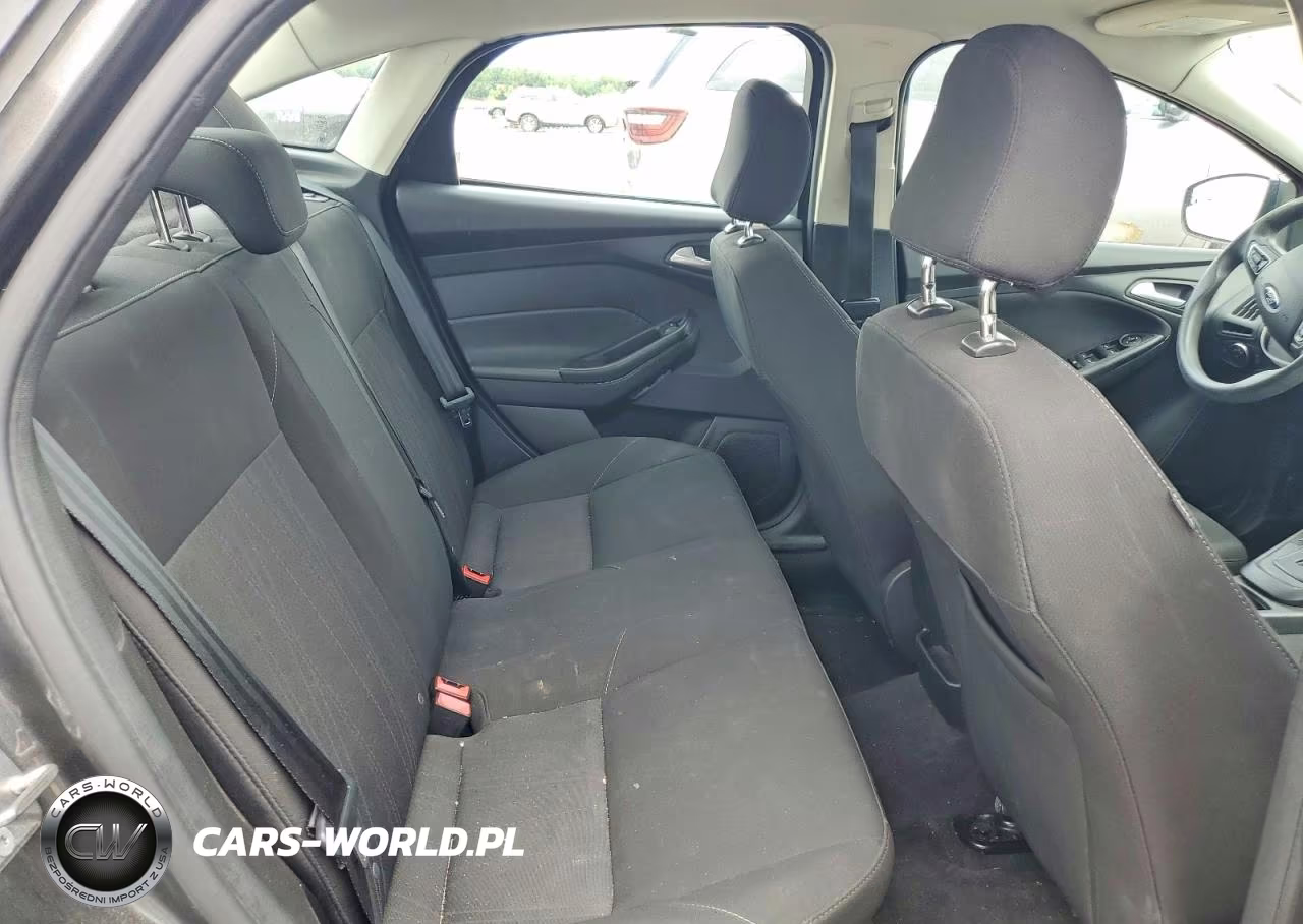 2017 Ford Focus Se VIN:1FADP3F22HL296386 - 10