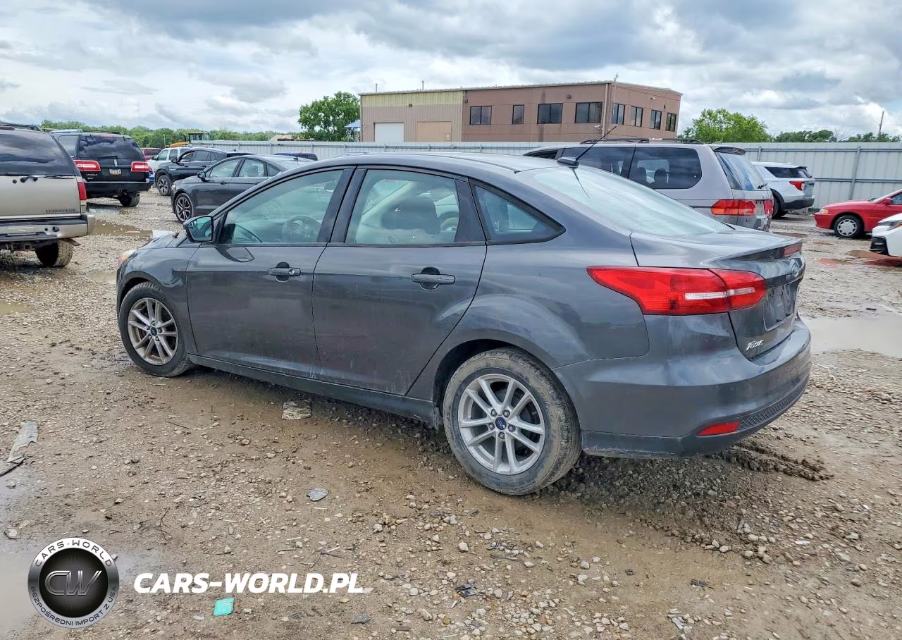 2017 Ford Focus Se VIN:1FADP3F22HL296386 - 2