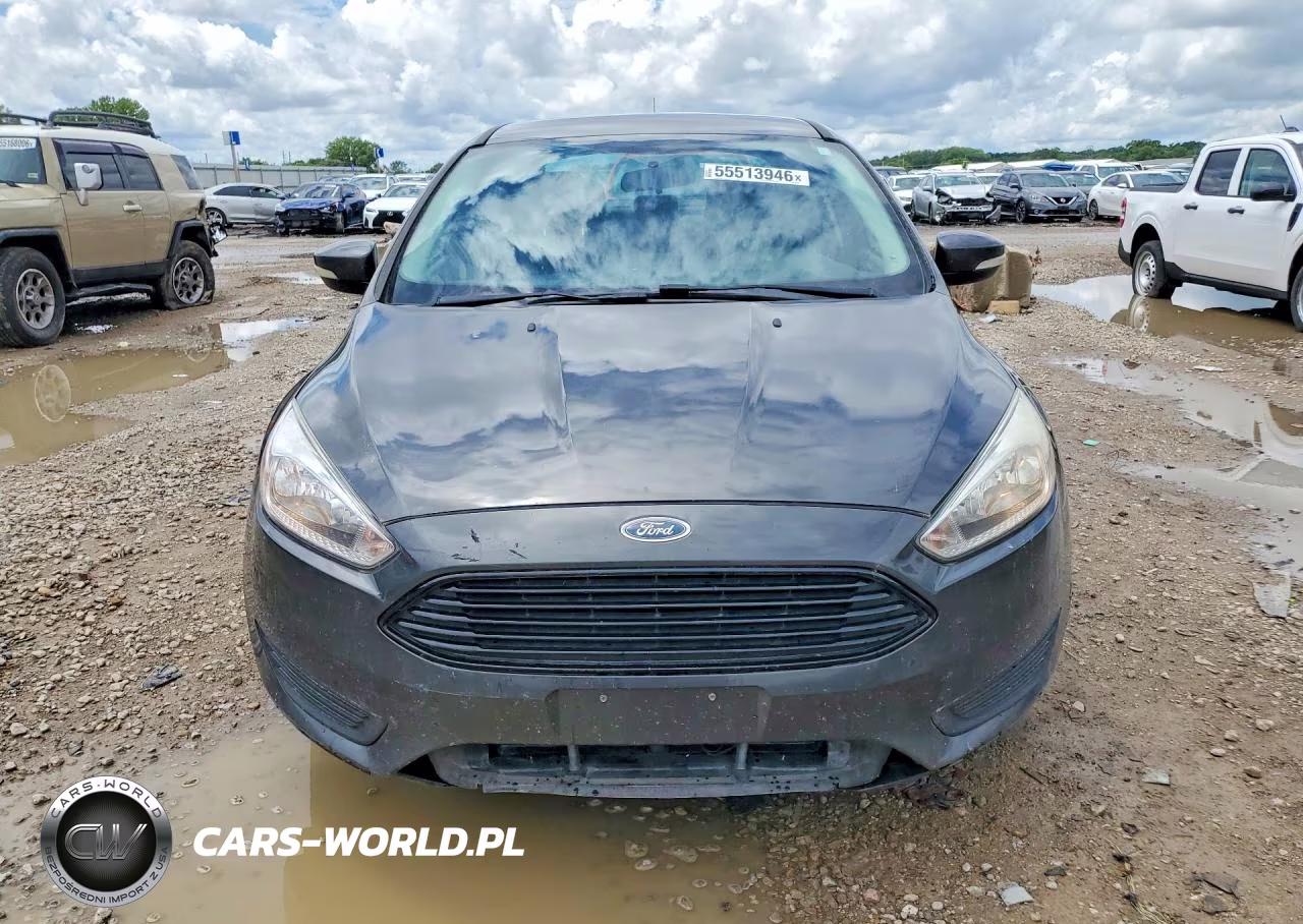 2017 Ford Focus Se VIN:1FADP3F22HL296386 - 5