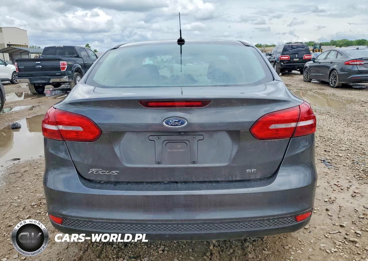 2017 Ford Focus Se VIN:1FADP3F22HL296386 - 6