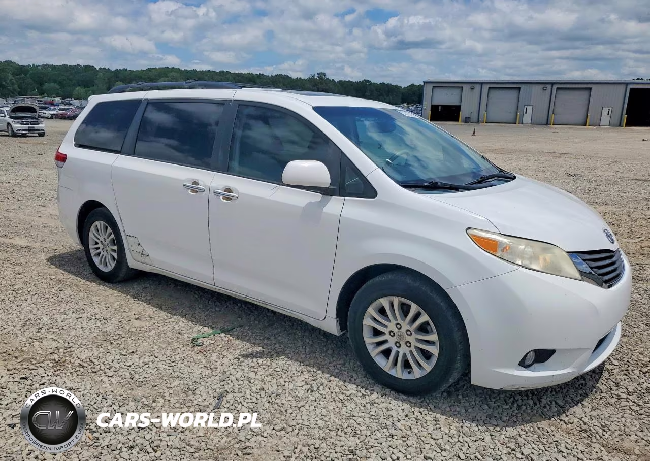2012 Toyota Sienna Xle 8-Passenger VIN:5TDYK3DC8CS211970 - 4