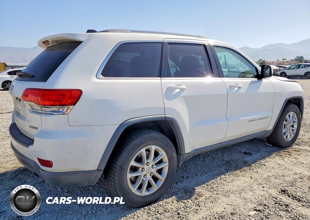2015 Jeep Grand Cherokee Laredo VIN:1C4RJEAG4FC669571 - 3