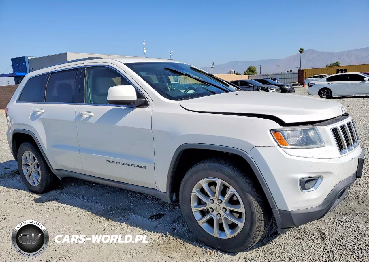 2015 Jeep Grand Cherokee Laredo VIN:1C4RJEAG4FC669571 - 4
