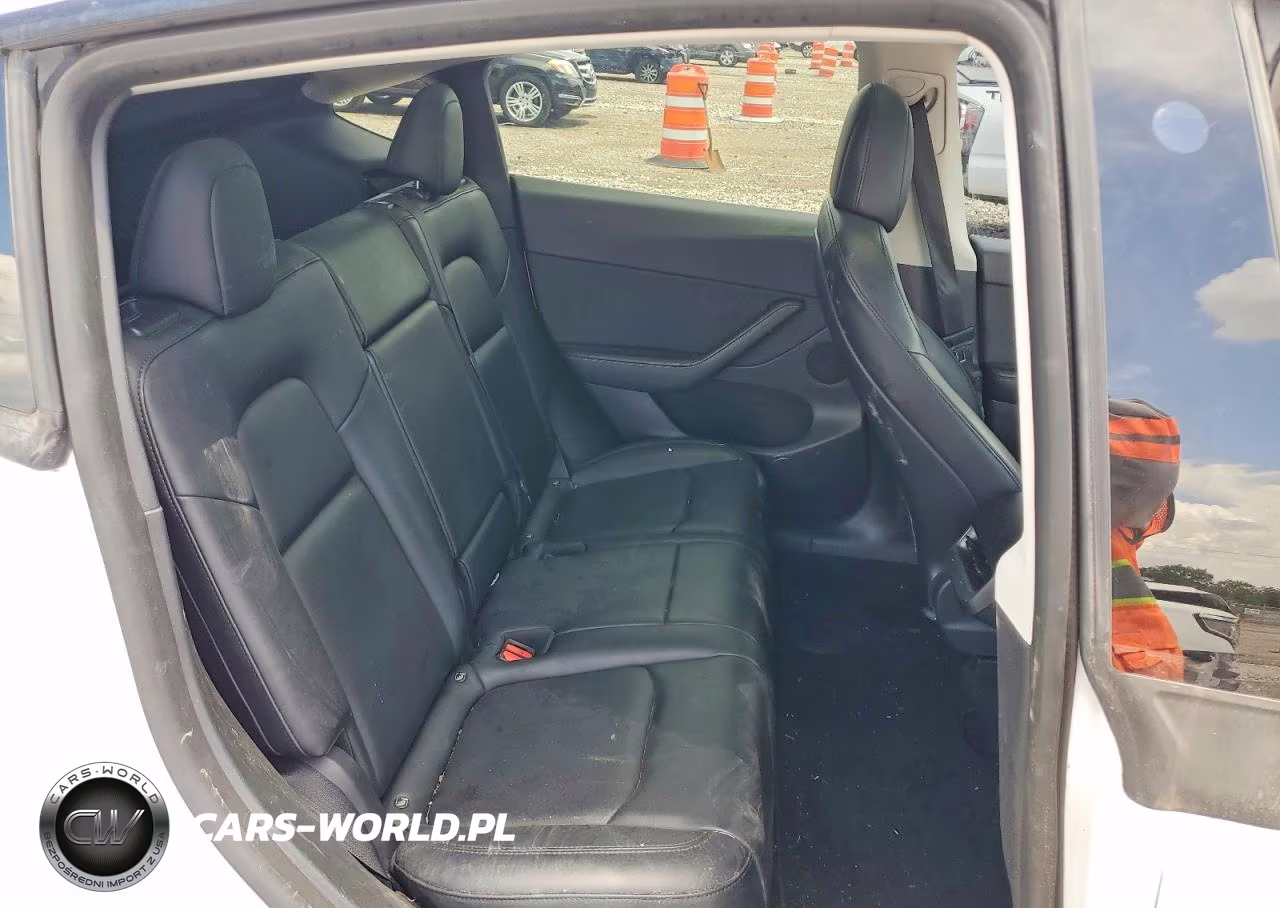 2022 Tesla Model Y VIN:7SAYGDEE9NF436190 - 10