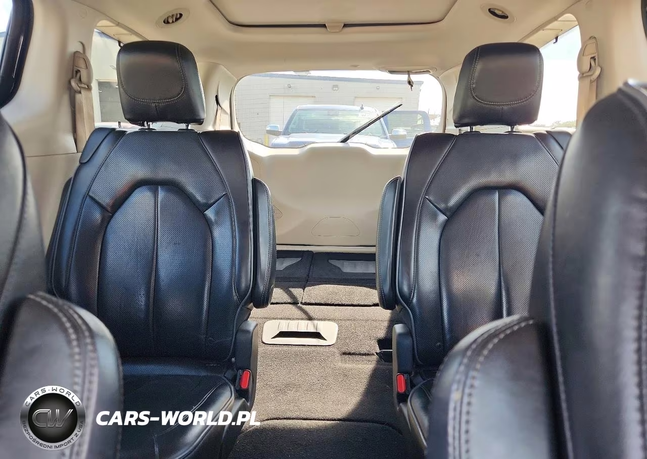 2018 Chrysler Pacifica Limited VIN:2C4RC1GG9JR320576 - 10