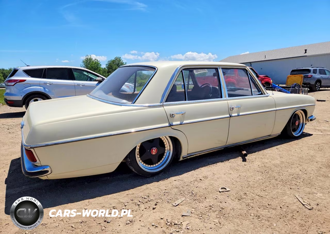 1969 Mercedes-Benz 220D VIN:11511010084153 - 3