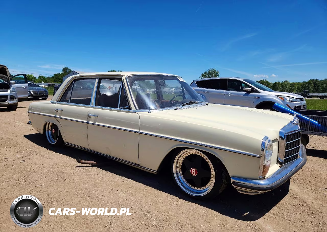 1969 Mercedes-Benz 220D VIN:11511010084153 - 4