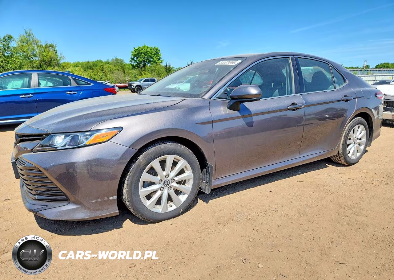 2019 Toyota Camry Le – zdjęcie 1 z 12