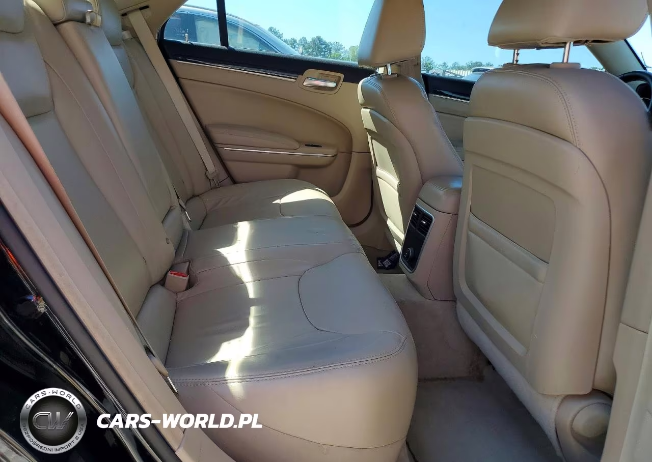 2014 Chrysler 300 VIN:2C3CCAAG3EH138967 - 10