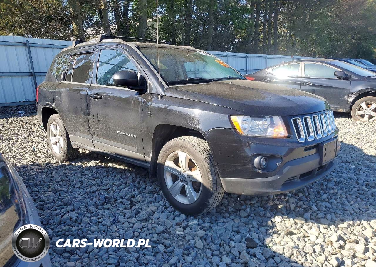 2012 Jeep Compass Latitude VIN:1C4NJDEB2CD588646 - 4