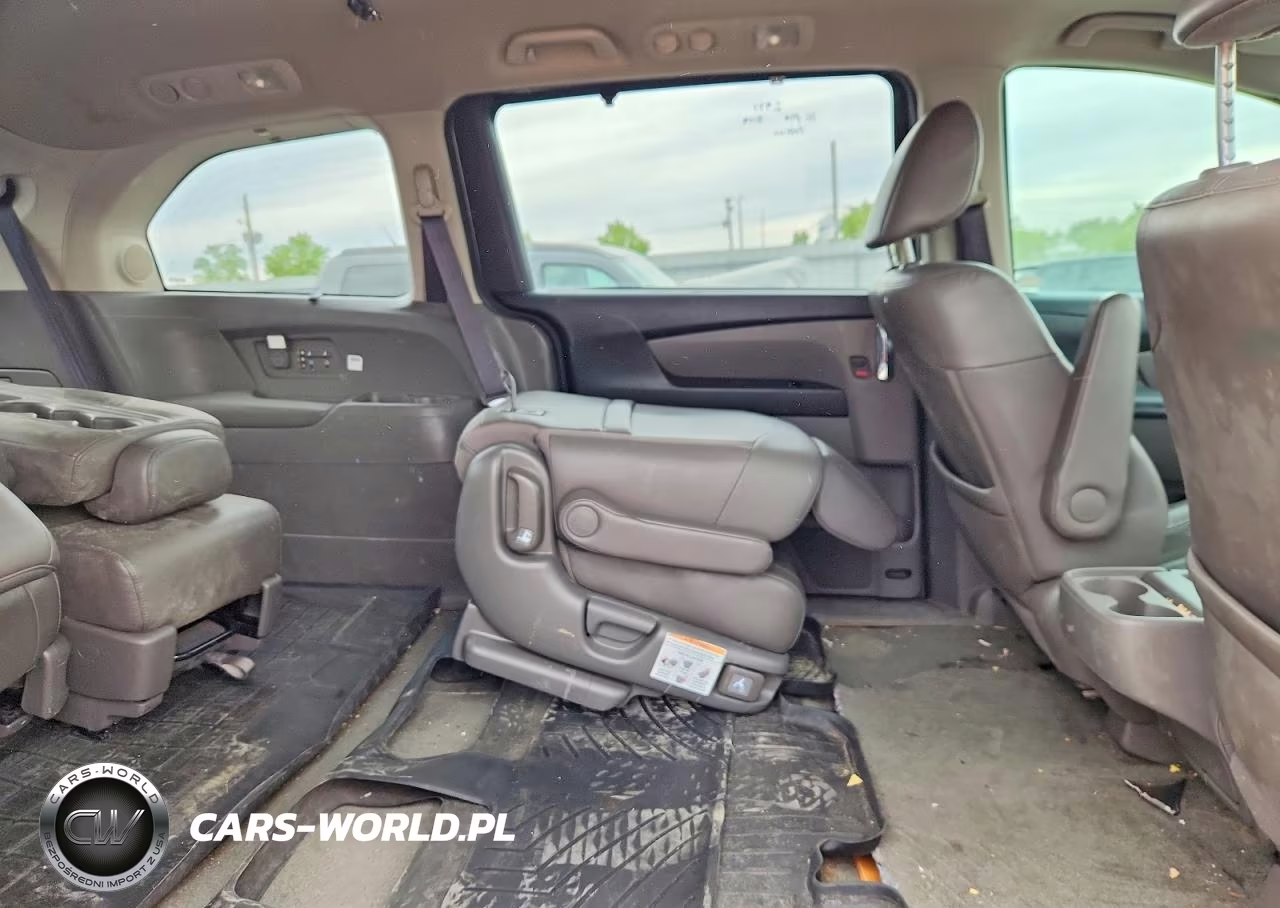 2015 Honda Odyssey Touring VIN:5FNRL5H9XFB075913 - 11