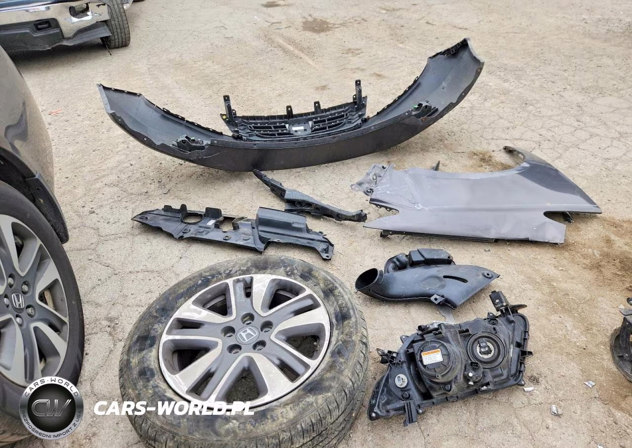 2015 Honda Odyssey Touring VIN:5FNRL5H9XFB075913 - 13