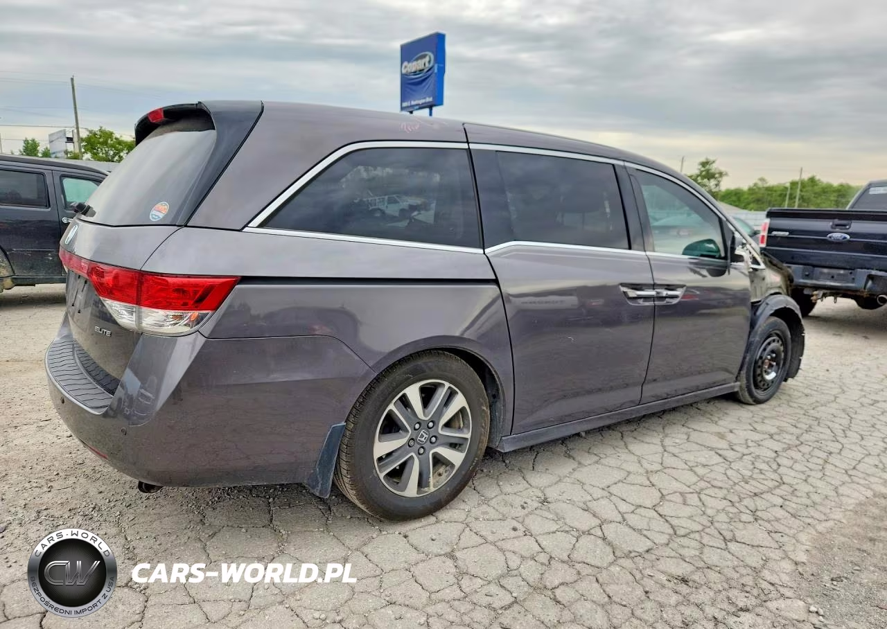 2015 Honda Odyssey Touring VIN:5FNRL5H9XFB075913 - 3