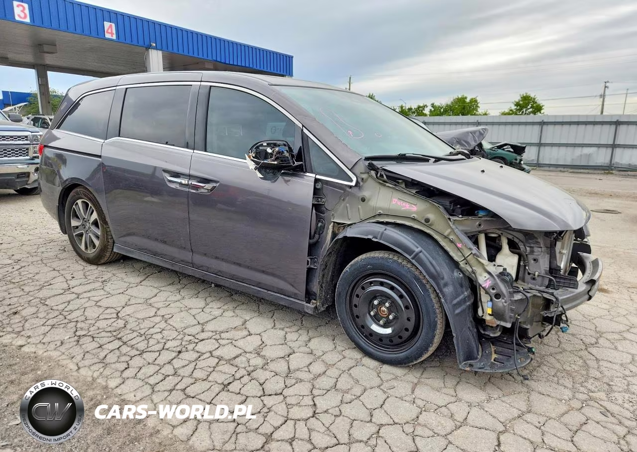 2015 Honda Odyssey Touring VIN:5FNRL5H9XFB075913 - 4